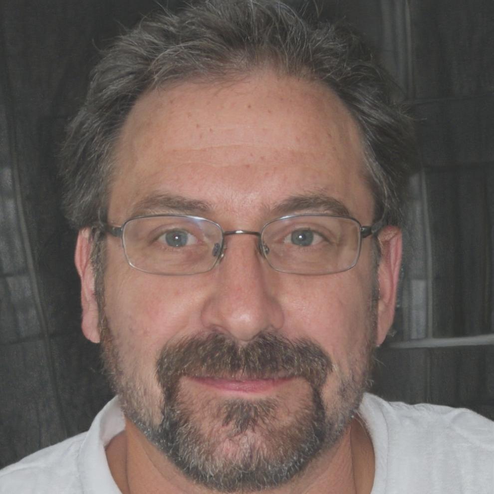 Instructor demostrando técnica correcta de gimnasia