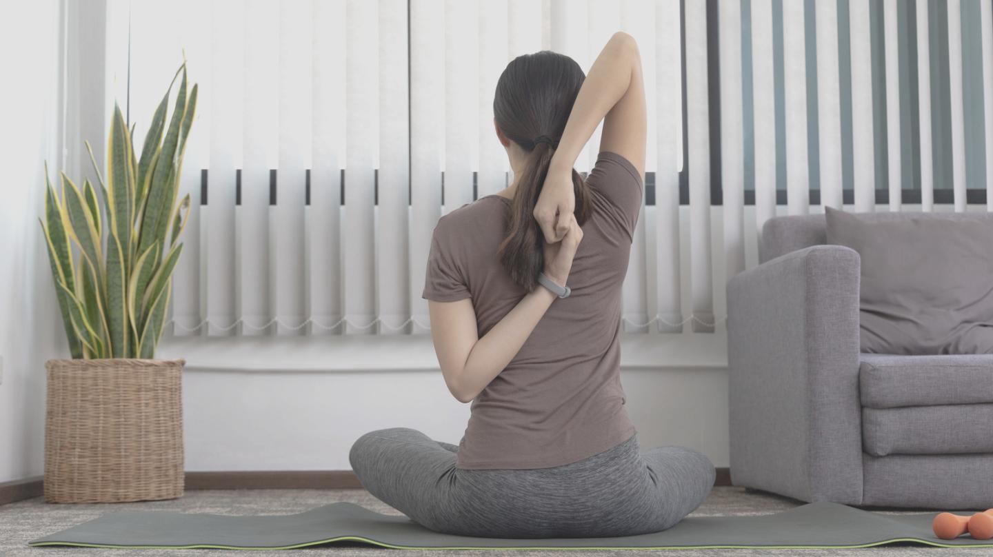 Práctica de flexibilidad y equilibrio en gimnasia